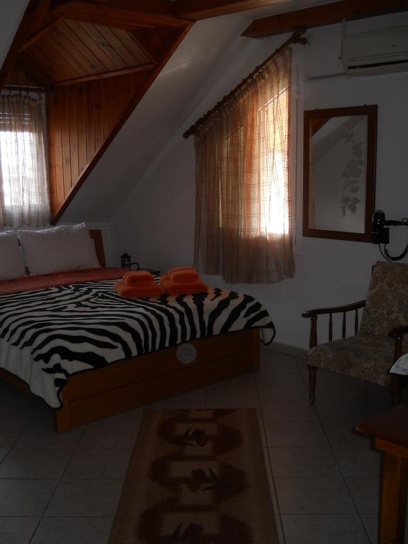 Guesthouse Agnandi Káto Loutrákion Kamer foto