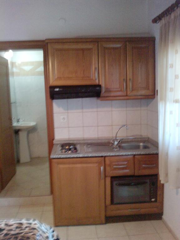 Guesthouse Agnandi Káto Loutrákion Kamer foto