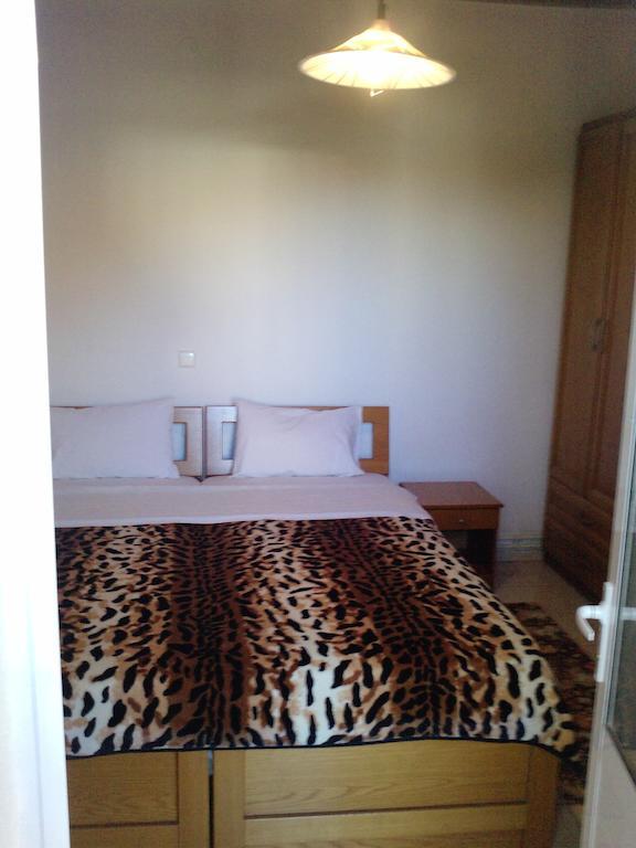 Guesthouse Agnandi Káto Loutrákion Kamer foto