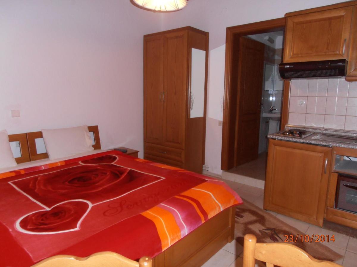 Guesthouse Agnandi Káto Loutrákion Kamer foto