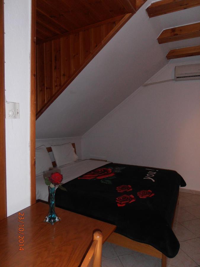 Guesthouse Agnandi Káto Loutrákion Buitenkant foto